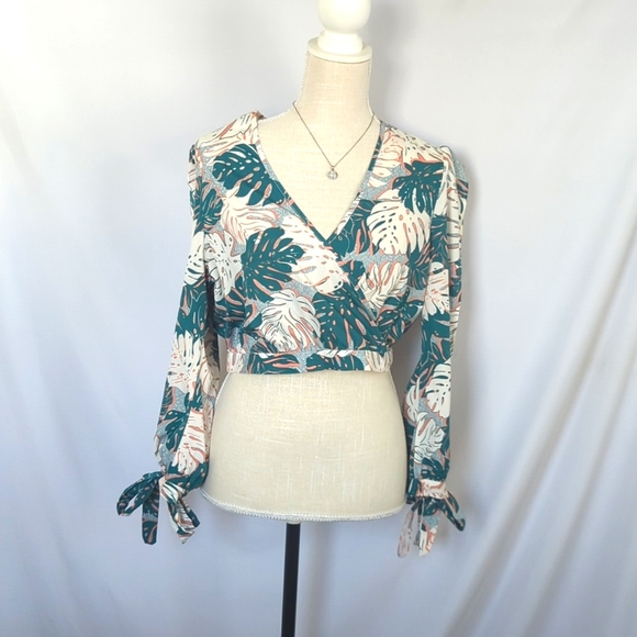 Nasty Gal Tops - NASTY GAL Palm Print Cropped Top  NWT (Size 12)